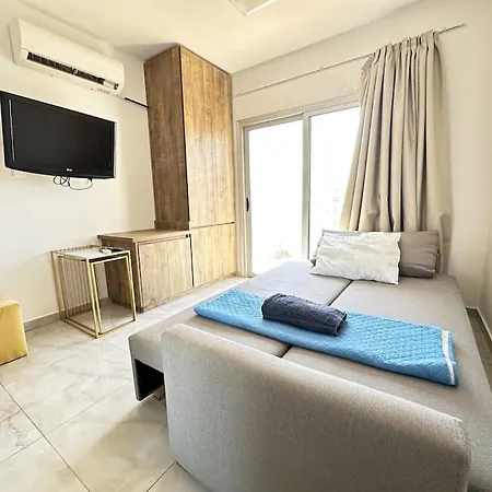 Alice - * איה נאפה